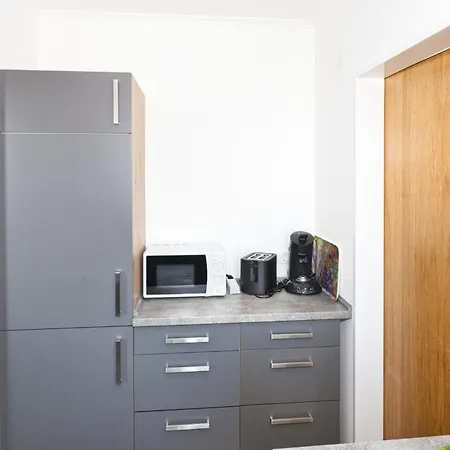 Haus Muehlentrift 07 *